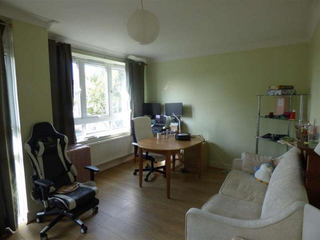 Flat for sale in Bermondsey, Greater London