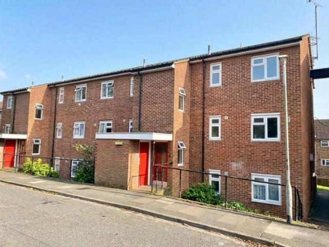 Flat for sale in Harold Wood, Greater London
