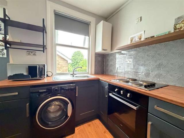 Flat for sale in London Borough of Croydon, Purley