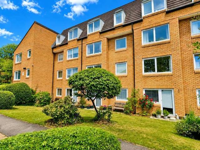 Flat for sale in Horsell, Woking