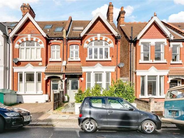 Flat for sale in Furzedown, Greater London