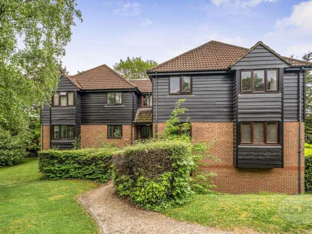 Flat for sale in Hale, Waverley