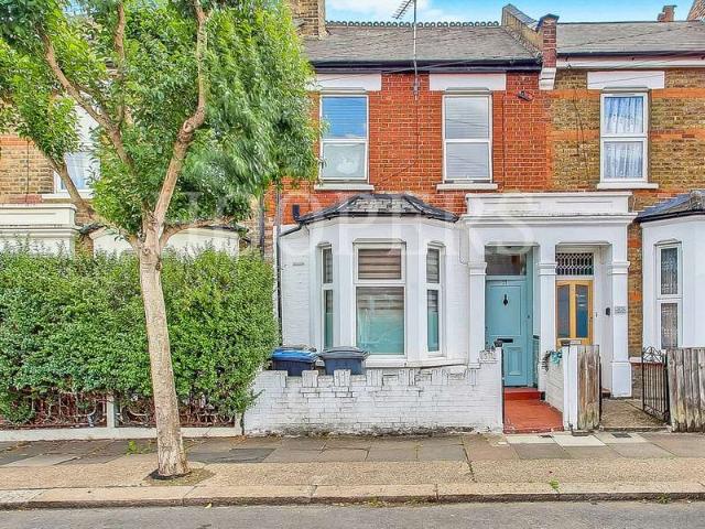 Flat for sale in London Borough of Brent, Greater London