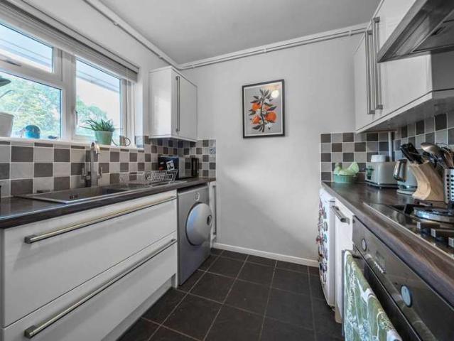 Flat for sale in Dulwich, Tulse Hill