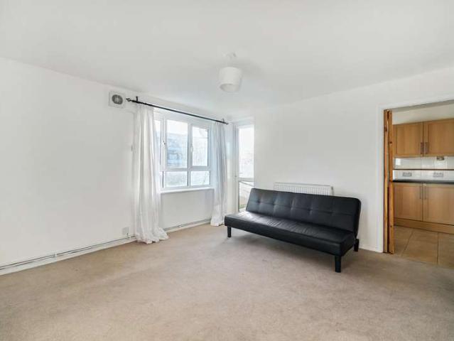 Flat for sale in West Norwood, Greater London