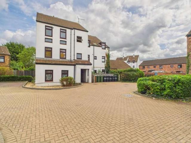 Flat for sale in Peterborough