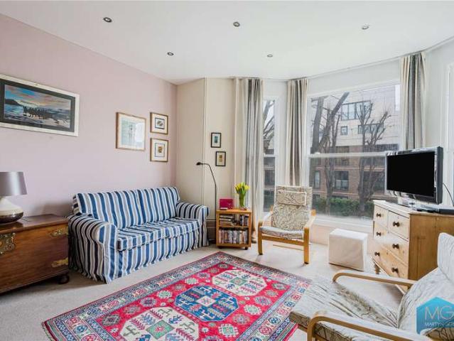 Flat for sale in Crouch End, Greater London
