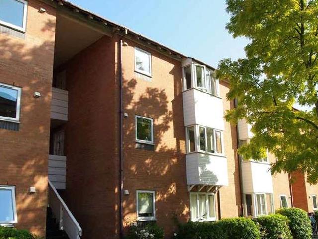 Flat for sale in Romsey, Cambridge