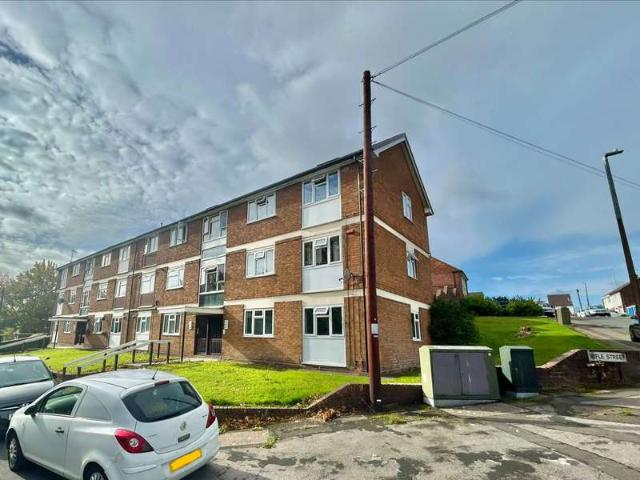 Flat for sale in Coseley, West Midlands