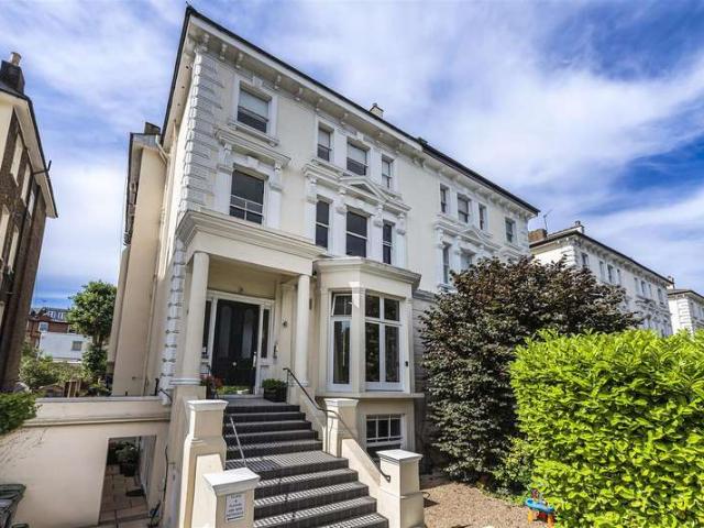 Flat for sale in Belsize Park, Greater London