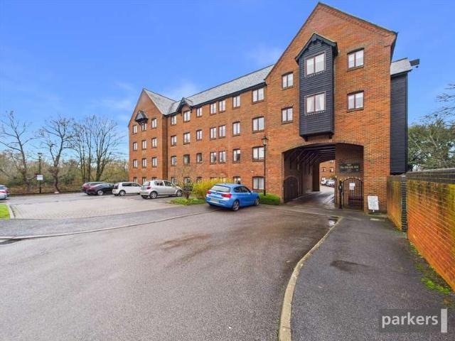 Flat for sale in Twyford