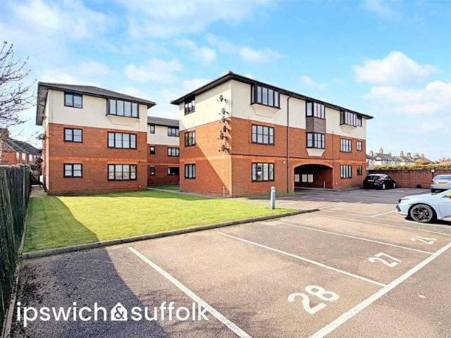 Flat for sale in Walton, Eastbridge
