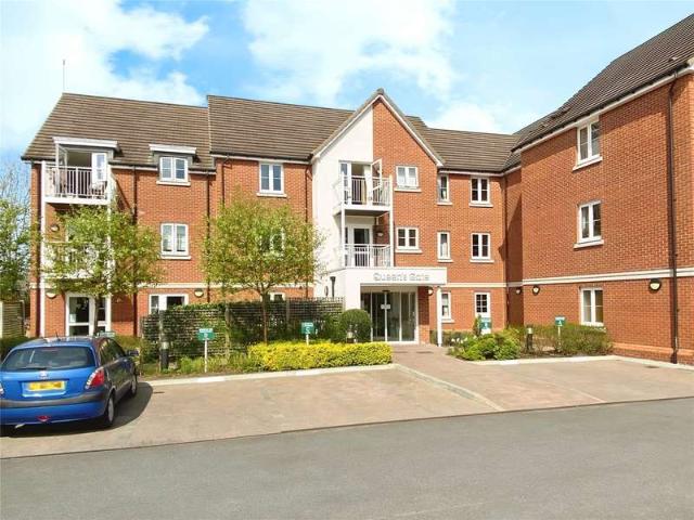 Flat for sale in Emmbrook, Wokingham