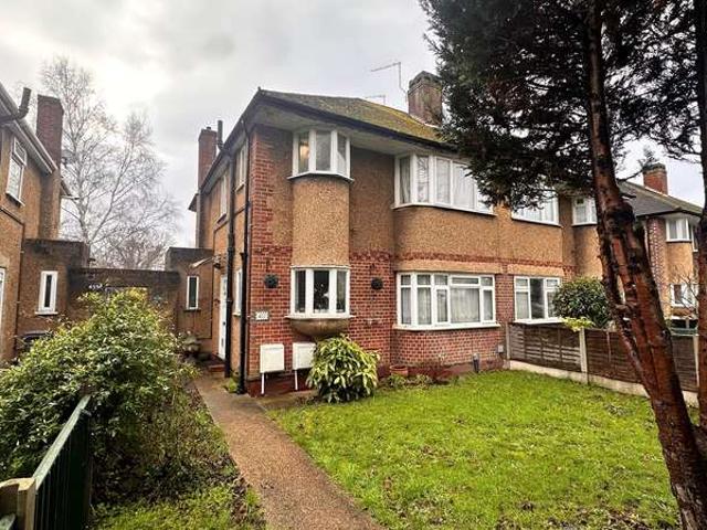 Flat for sale in London Borough of Hounslow, Greater London