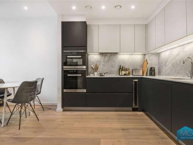Flat for sale in Kentish Town, Greater London