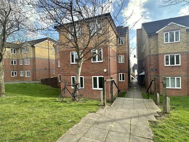 Flat for sale in New Barnet, Greater London
