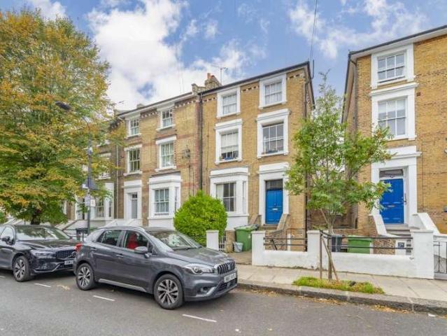 Flat for sale in Shepherd's Bush, Greater London
