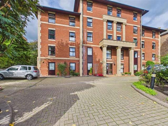 Flat for sale in Clifton, Bristol