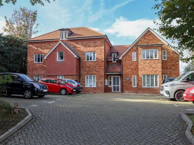 Flat for sale in North Horsham, Horsham