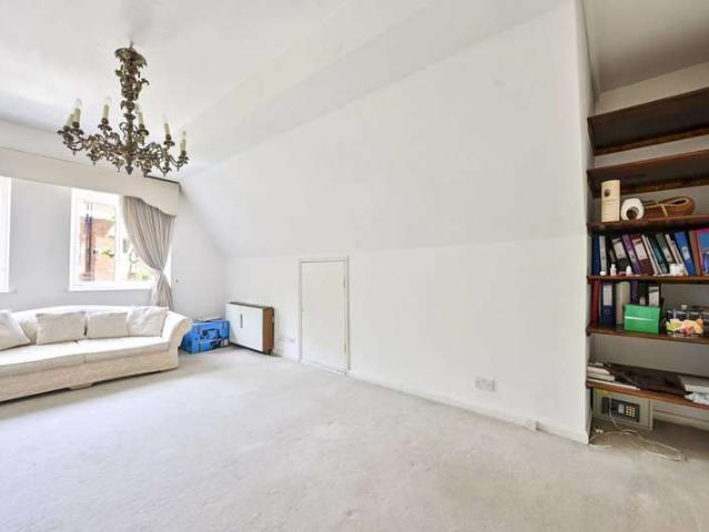 Flat for sale in Earl's Court, South Kensington