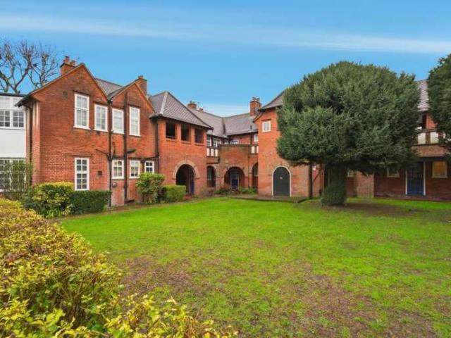 Flat for sale in London Borough of Ealing, Perivale