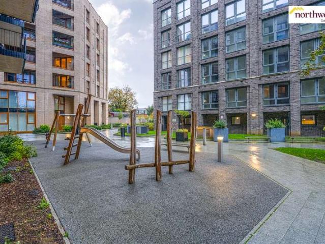 Flat for sale in North Watford, Watford