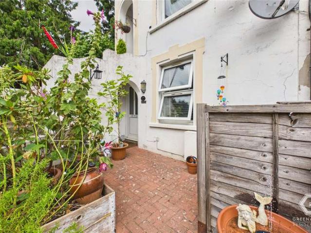 Flat for sale in Perryfields, West Sussex