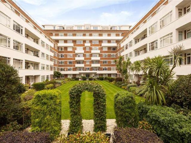 Flat for sale in Putney, Greater London