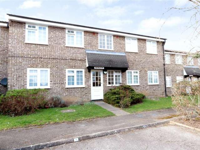 Flat for sale in Berrylands, Greater London