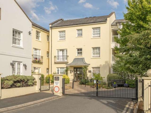 Flat for sale in Bath Road Shops, Cheltenham
