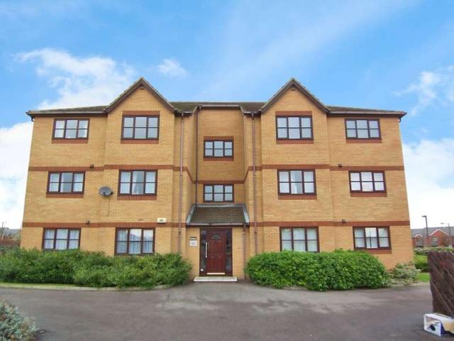 Flat for sale in Westcroft, Milton Keynes