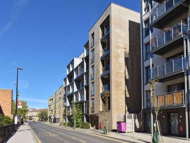Flat for sale in Bromley-by-Bow, Greater London