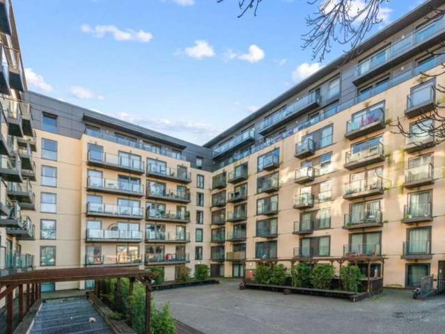 Flat for sale in Slough