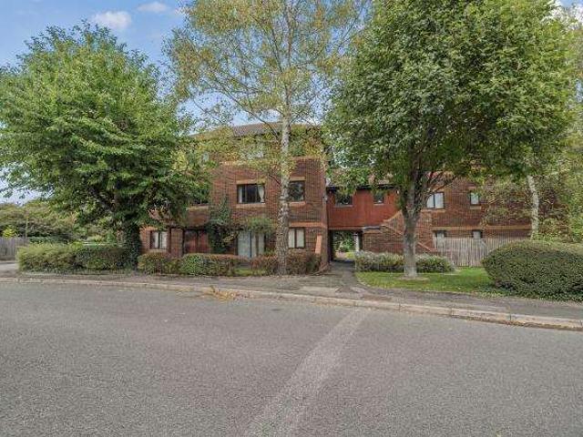 Flat for sale in Berrick Salome, Oxfordshire
