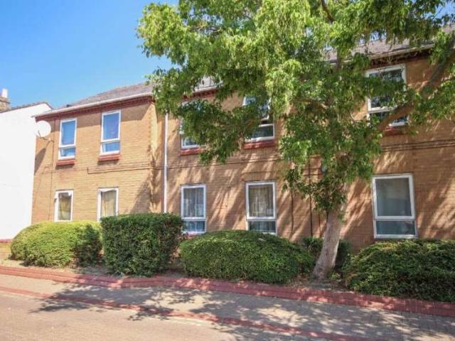 Flat for sale in Peterborough