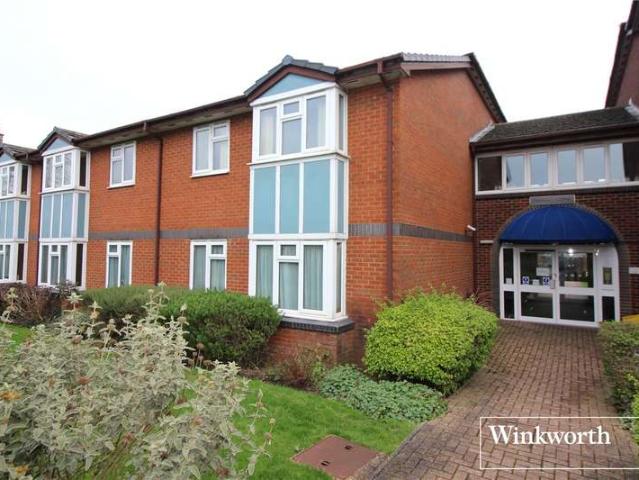 Flat for sale in Elstree and Borehamwood, Borehamwood