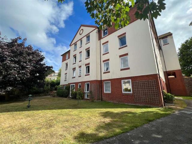 Flat for sale in Livermead
