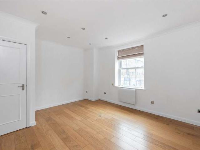 Flat for sale in Spitalfields, Whitechapel