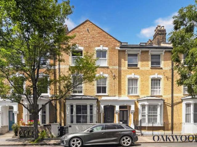 Flat for sale in West Hackney, Upper Clapton