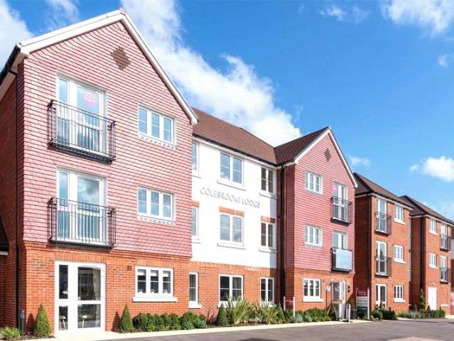 Flat for sale in Woodhatch, Red Hill