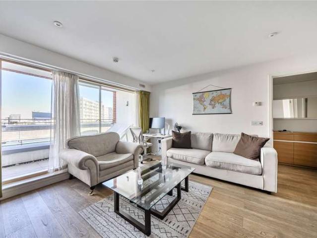 Flat for sale in Wandsworth, Greater London