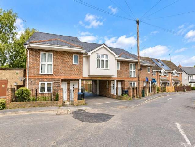 Flat for sale in Horsell, Woking
