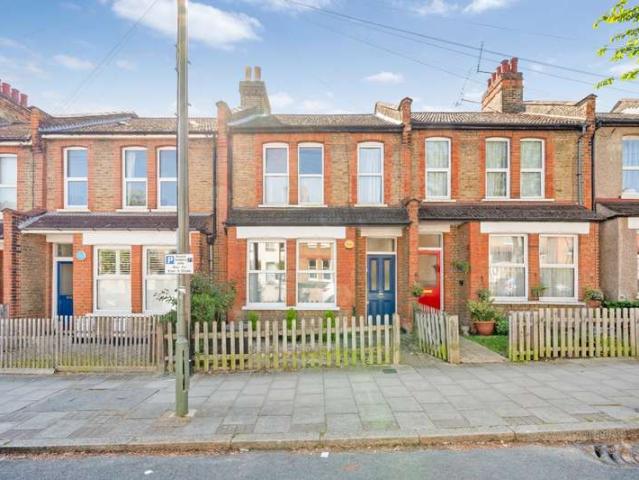Flat for sale in Penge, Greater London