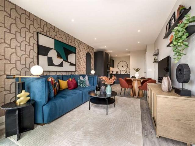 Flat for sale in London Borough of Hounslow, Strand