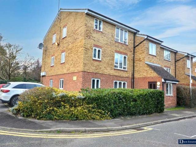Flat for sale in Rush Green, Greater London