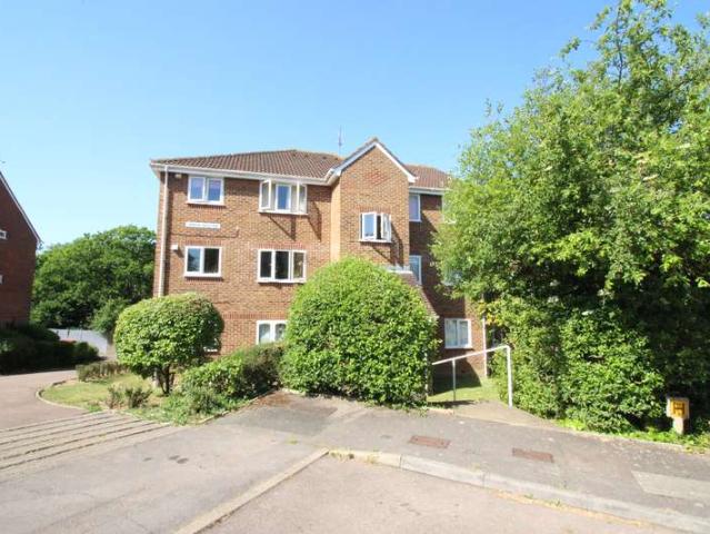 Flat for sale in Old Malden, Greater London