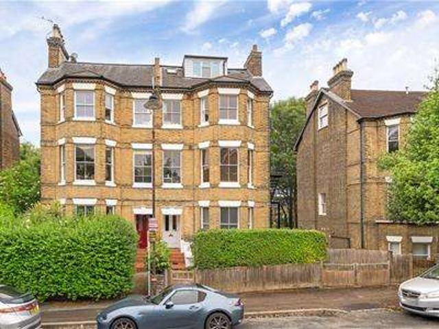 Flat for sale in Crystal Palace, Greater London
