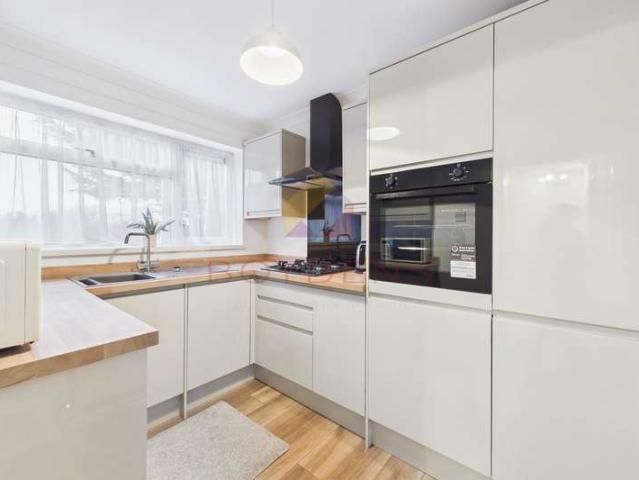 Flat for sale in Fordham Heath, Essex