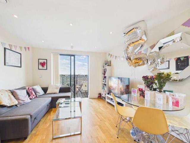 Flat for sale in Old Kent Road, Greater London