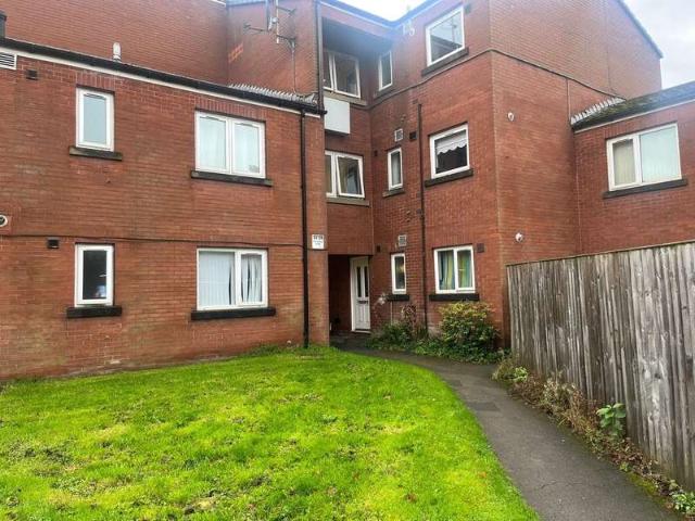 Flat for rent in Werneth, Pendock
